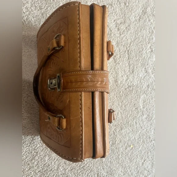🪸 VINTAGE MR Canoa Industria Argentina Hand Tooled Leather Purse Suitcase Doc… - Picture 8 of 12